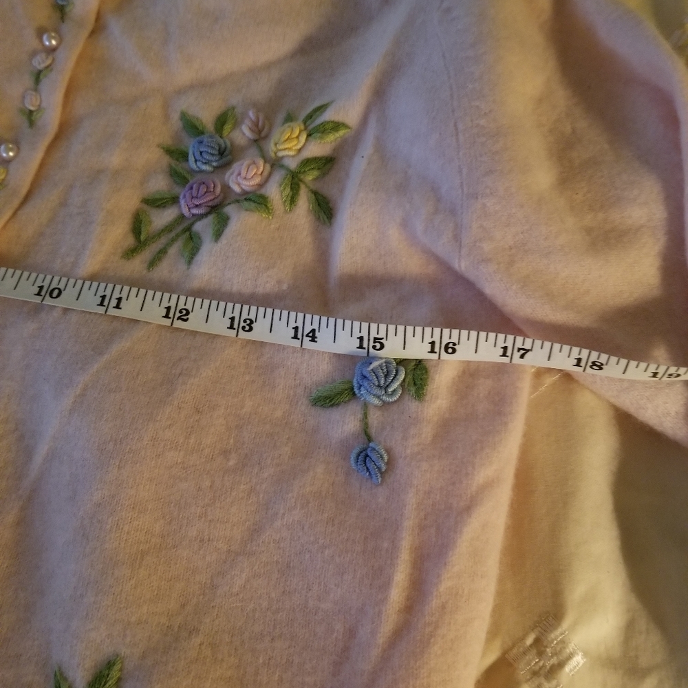 Hand crafted wool knit - Picture 6 of 14